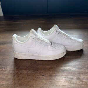 NIKE AIR FORCE 1 LOW MEN'S SIZE US 7/ Women 9 WHITE